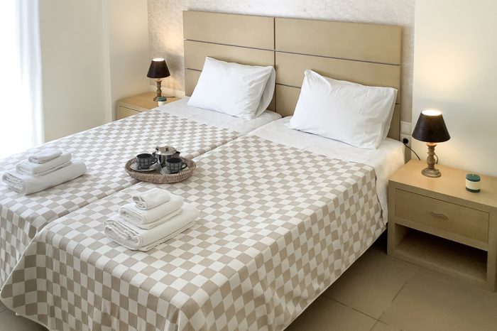 limonari-bay-private-villas-meganisi-lefkada-bedroom-double-bed-balcony